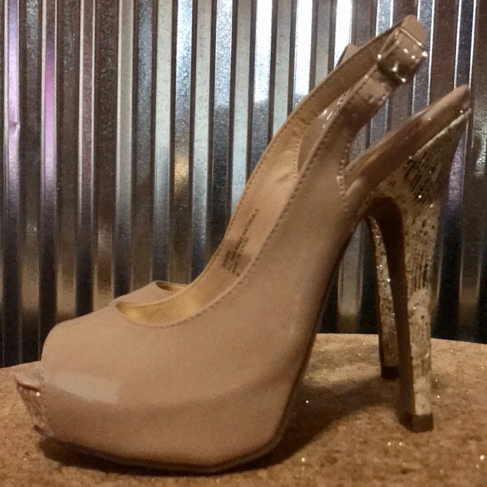 Madden Girl nude patent leather peep toe - Picture 3 of 8